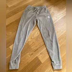 ALO Yoga Women’s Grey Muse Pants in Size S